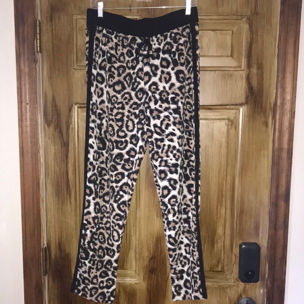 Leopard cargo pants size M stretch waist